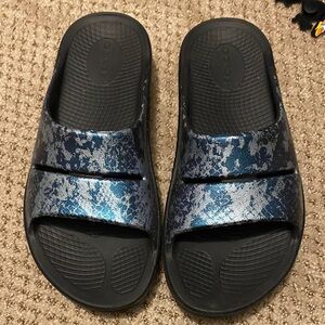 OOFOS Blue and Black Women's Sandals